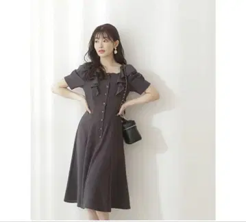 프릴 스퀘어 원피스 PROPORTION BODY DRESSING