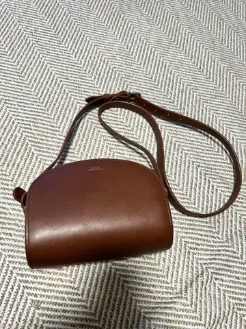 아페쎄 브라운 가죽 숄더백
