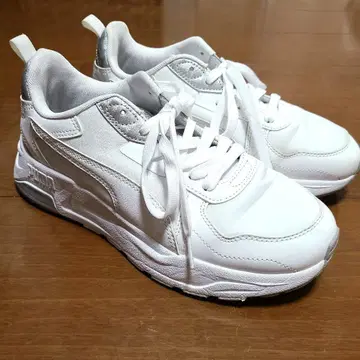 Puma / 화이트 스니커즈