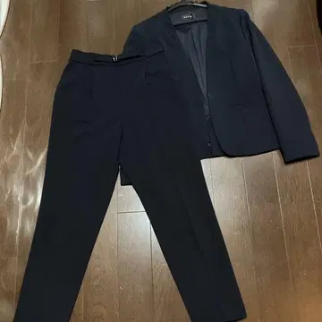 ketty 네이비 컬러 노카라 셋업