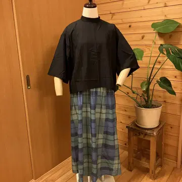 하이넥 셔츠와 스커트 셋업