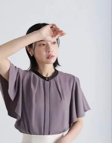 NATURAL BEAUTY BASIC 바이컬러 트리밍 블라우스