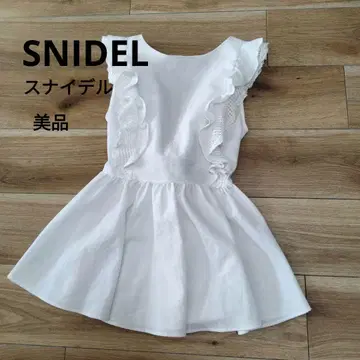 스나이델 SNIDEL 백 리본 프릴 페플럼 블라우스