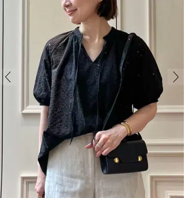투모로우랜드 보일 스퀘어 자수 퍼프 슬리브 블라우스