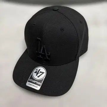 47 CAPTAIN 블랙 LA 로고 스냅백 캡