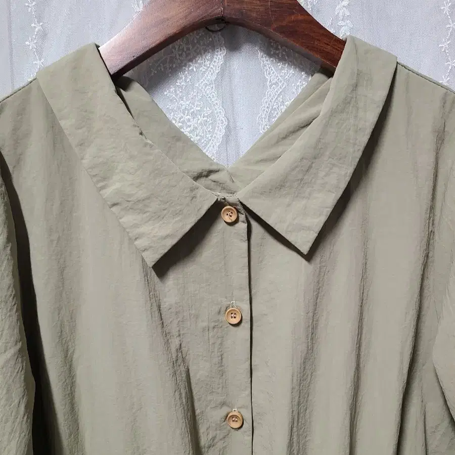 Khaki Onepiece, around M size on Bunjang Global Site.