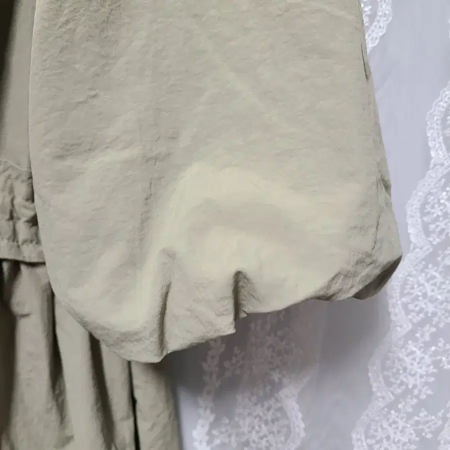⚫︎caroline bosmans⚫︎ ティーカップのイラストワンピース 12Y Khaki Onepiece, around M size on Bunjang Global Site.