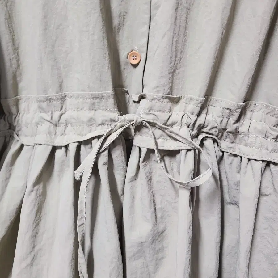 ⚫︎caroline bosmans⚫︎ ティーカップのイラストワンピース 12Y Khaki Onepiece, around M size on Bunjang Global Site.