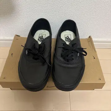 VANS 블랙 가죽 오센틱