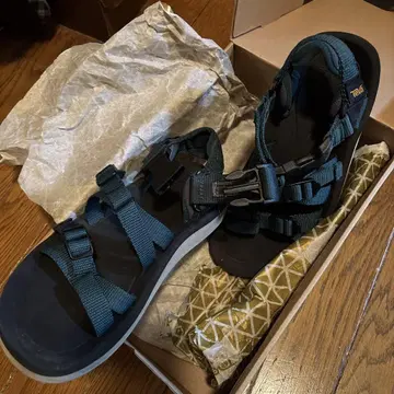 Teva 다크 그린 샌들