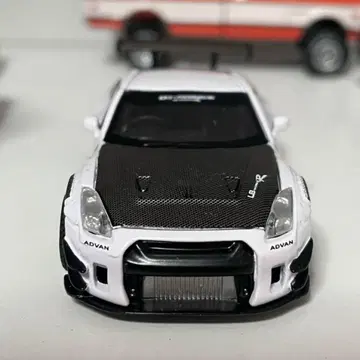 미니 GT / LB 워크스 닛산 GT-R 화이트 68