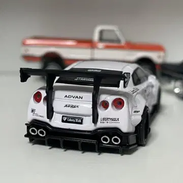 미니 GT / LB 워크스 닛산 GT-R 화이트 68