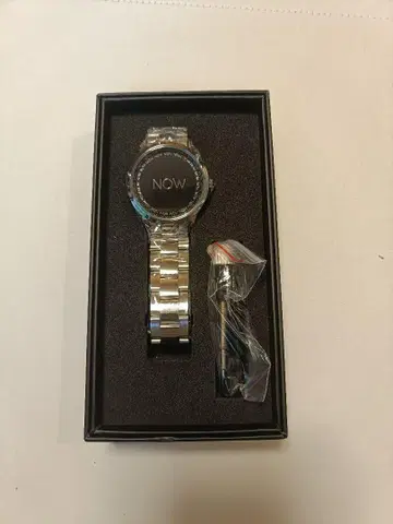NOW Watch 타임리스 디자인