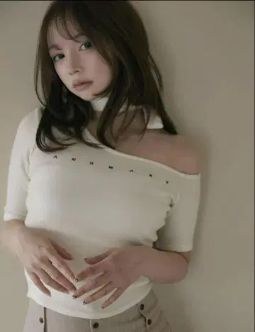 앤드메리 나나 리본 원숄더 톱