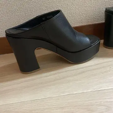 블랙 오픈토 사보 샌들