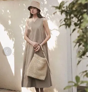 미라 오웬 밑단 절개 V넥 A라인 플레어 데님 원피스