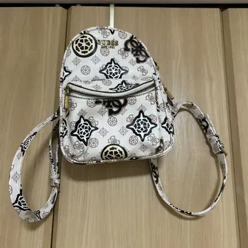 게스 백팩