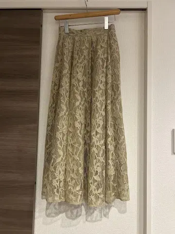레이스 턱 플레어 스커트