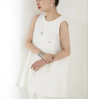 ear PAPILLONNER 포켓 버튼 슬리브리스 상의
