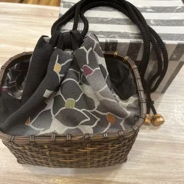 기모노 가방 바스켓 백 블랙과 그레이의 꽃무늬