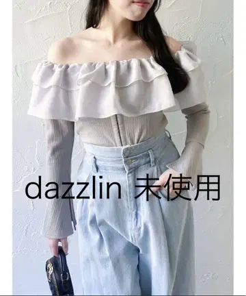 dazzlin 숄더 프릴 컷 탑스 그레이