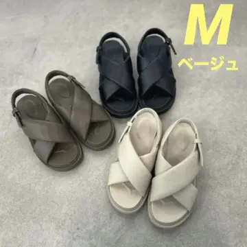 이번 시즌 완판 유니클로 C 크로스 스트랩 샌들 베이지 M