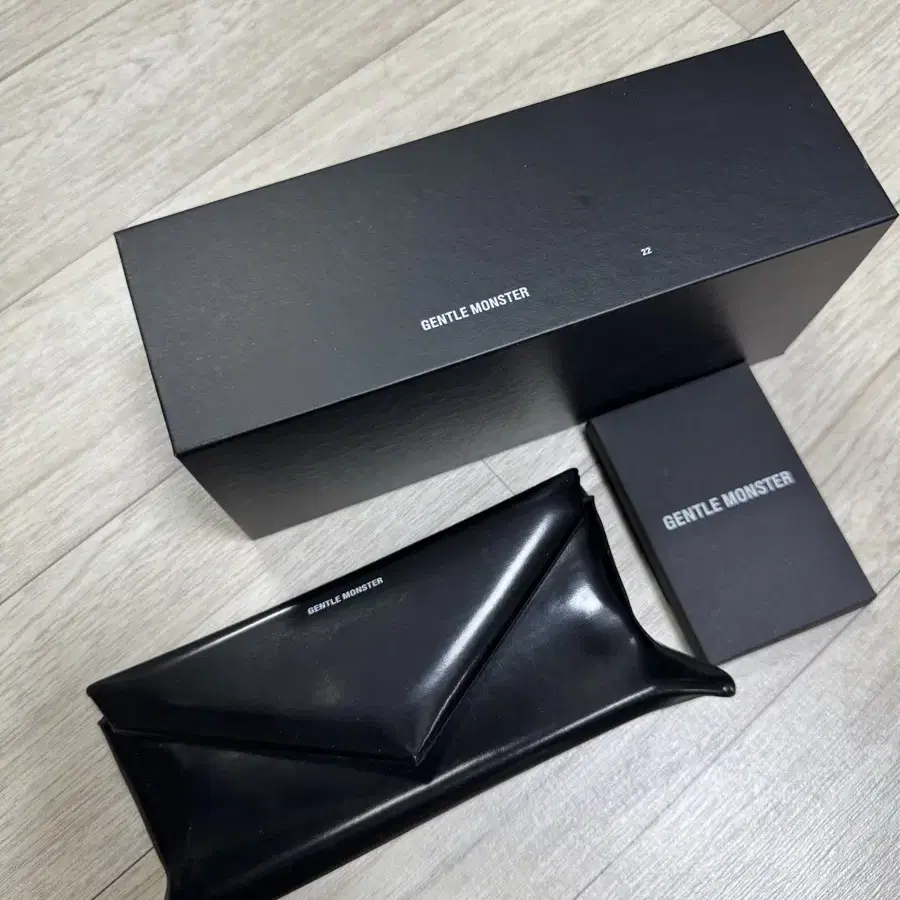 GENTLE MONSTER | 젠틀몬스터 Gentle Monster LE 01 Black on