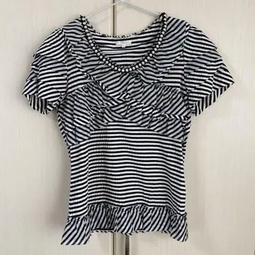 TO BE CHIC 자른 듯한 상의