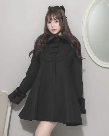 완판템 pium 요크 프릴 리본 도리 코트 블랙