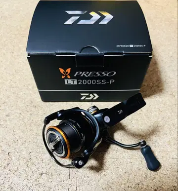 새상품급 중고 다이와 21 프레소 LT2000S-P 아크리스타 노브 포함
