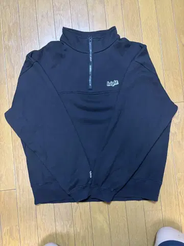 hight 하프 지퍼 블랙 맨투맨