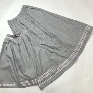 핑크하우스 그레이 탭이 달린 스커트