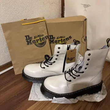 새상품 Dr.Martens 닥터마틴 JADON 8홀 부츠 화이트
