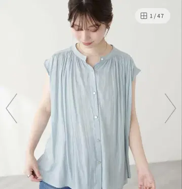 드레이프감 새틴 슬리브리스 개더 블라우스 natural couture