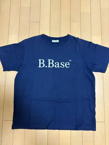B.Base 네이비 티셔츠