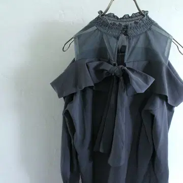 다즐린 dazzlin 상의 오프숄더 리본 F 사이즈