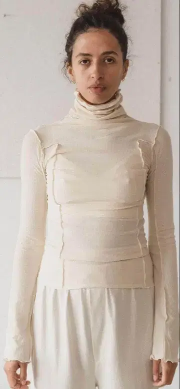 베이스레인지 오마토 터틀넥