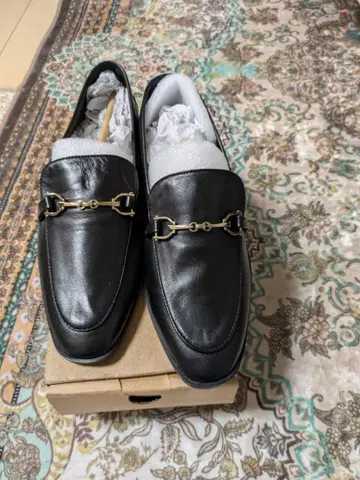 새상품 블랙 가죽 로퍼 골드 체인
