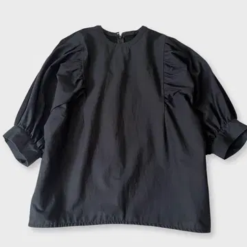 새상품급 마르티니크 24SS 콤비 패스 슬리브 풀오버