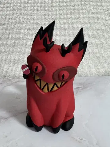 하즈빈 호텔 알라스터 고양이 피규어