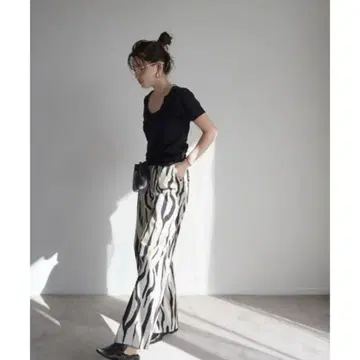 제브라 페인트 코튼 와이드 팬츠 에트레