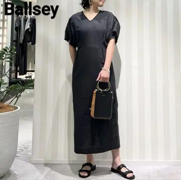 Ballsey 보르지 린넨 코튼 무브 V넥 원피스