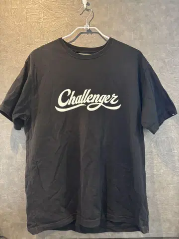 Challenger 블랙 티셔츠 L 사이즈
