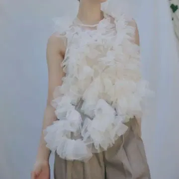 비대칭 튤 탑