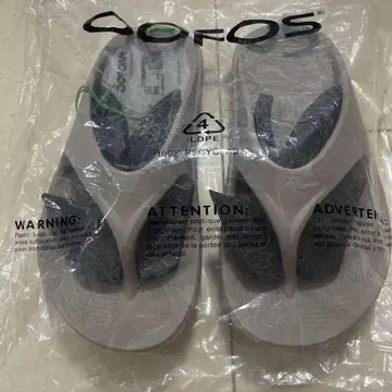 우포스 베이지 비치 샌들