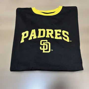 새상품 MLB 패드레스 티셔츠 L 사이즈