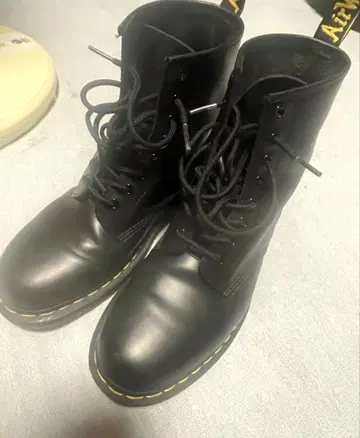 정품 새상품급 Dr.Martens 8홀 부츠 US10 28cm