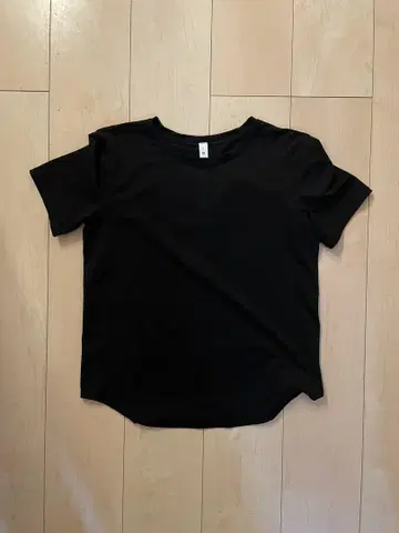 룰루레몬 Running and Training T-Shirt 사이즈 6