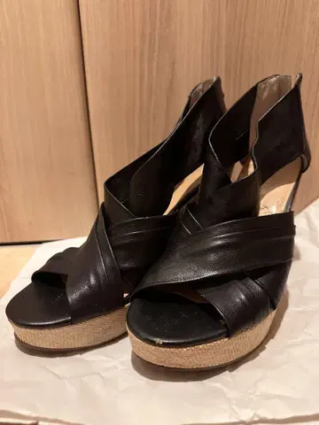 블랙 가죽 웨지 힐 샌들