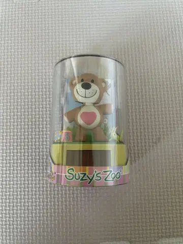 Suzy's Zoo 솔라 파워 곰 입상